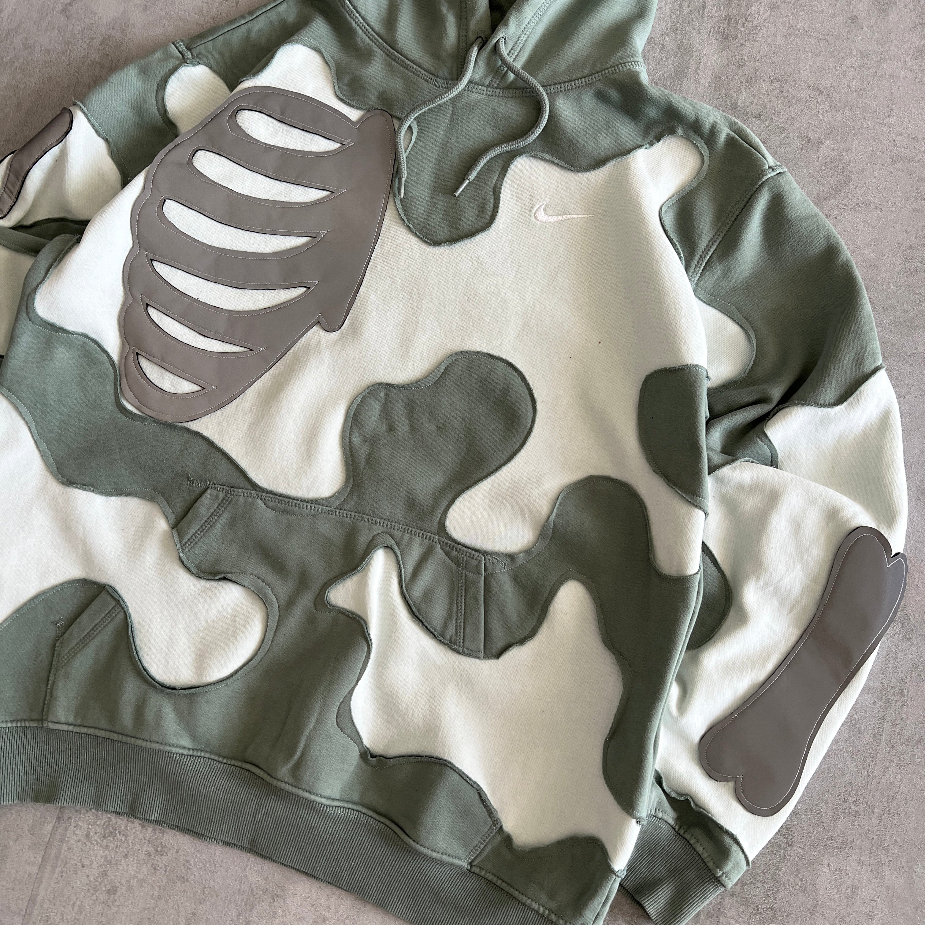 'BONES' REFLECTIVE HOODIE (M)