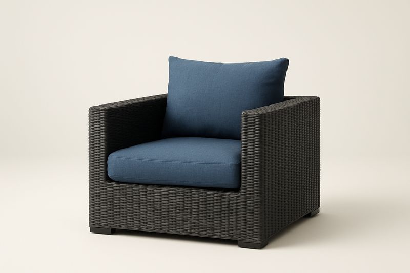 Poltrona in Rattan Sintetico Nero con Cuscini Blu