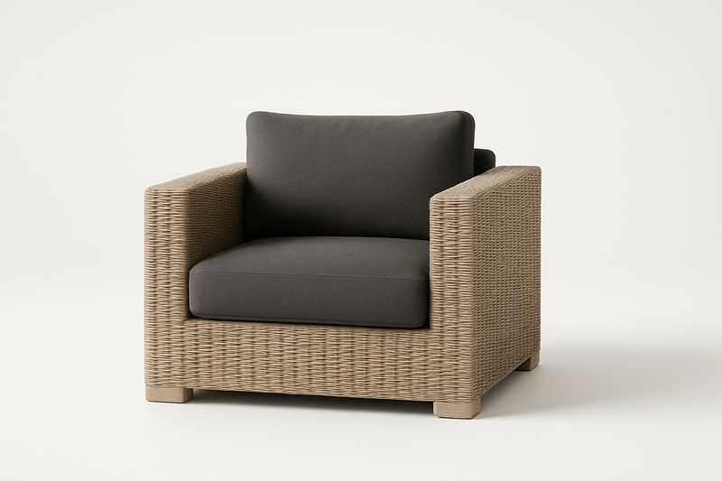 Poltrona in Rattan Sintetico con Cuscini in Tessuto Poliestere Grigio