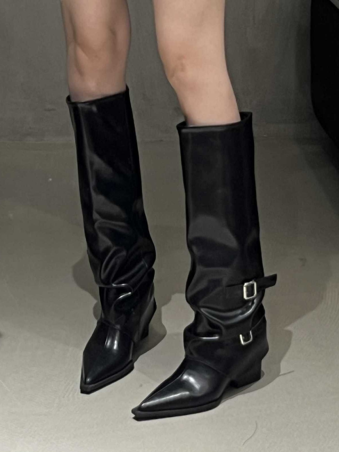 High-top belt buckle pointed toe thick-heeled boots-thevervian