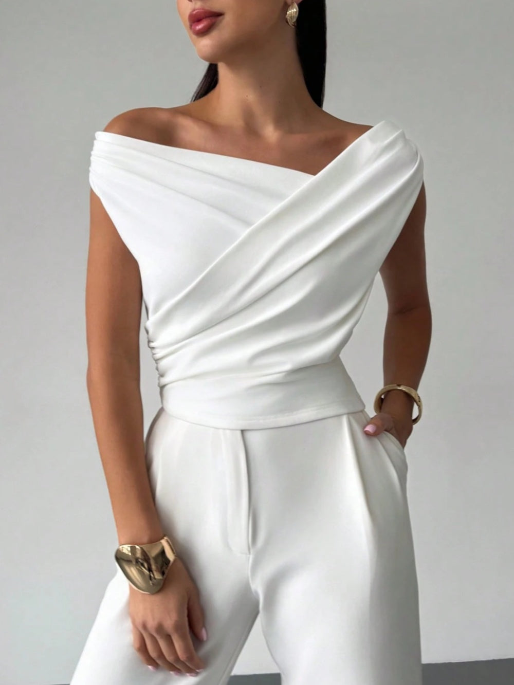 Off-shoulder fitted sleeveless crop top-thevervian