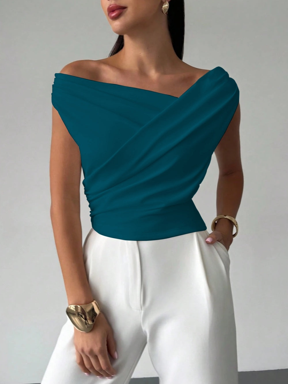 Off-shoulder fitted sleeveless crop top-thevervian
