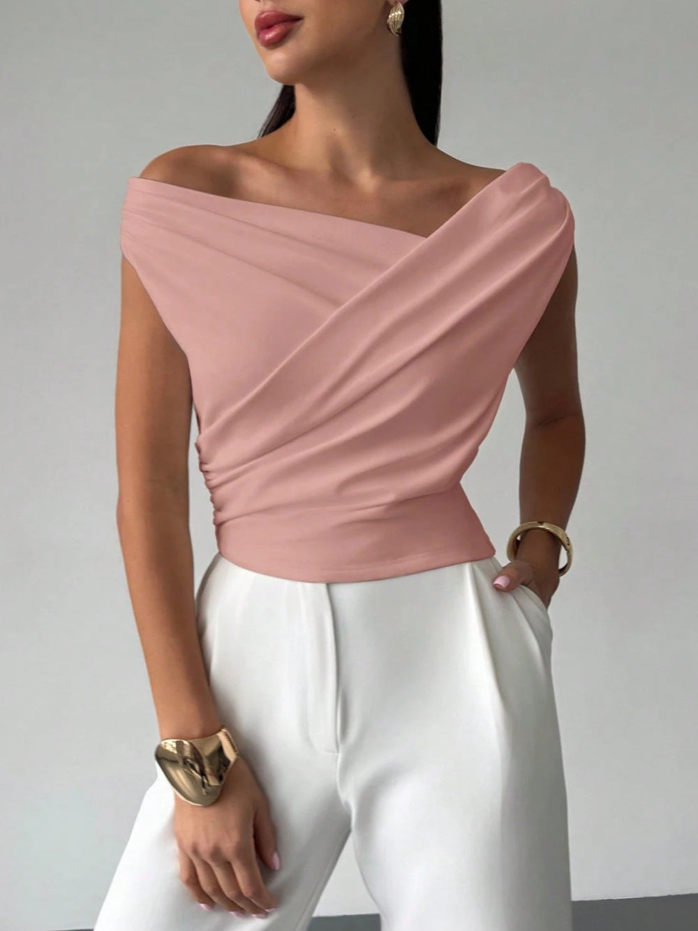 Off-shoulder fitted sleeveless crop top-thevervian