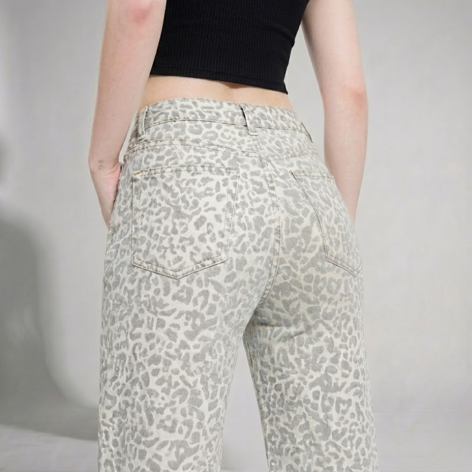 Original Butt Lifting Mid-Low Rise Straight-Leg Jeans