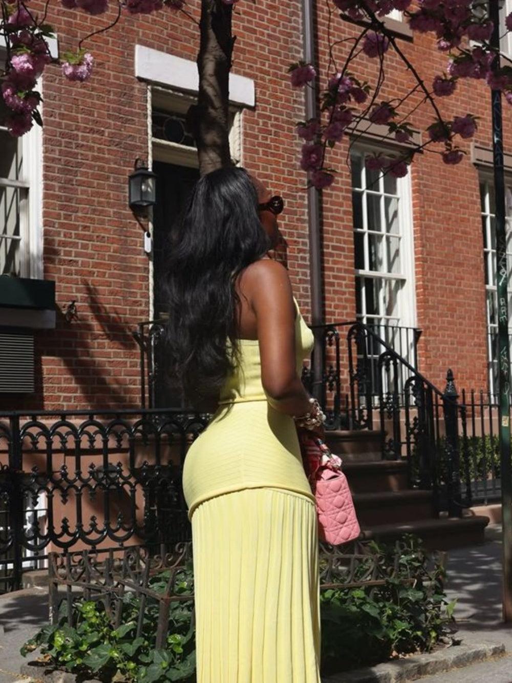 V-neck vest + hip-wrapped pleated skirt knitted suit-thevervian