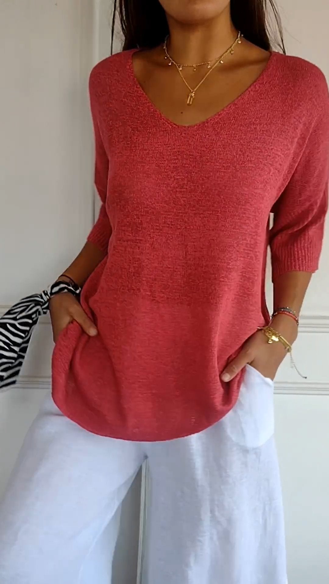 Solid Color Knitted V-neck Top-thevervian