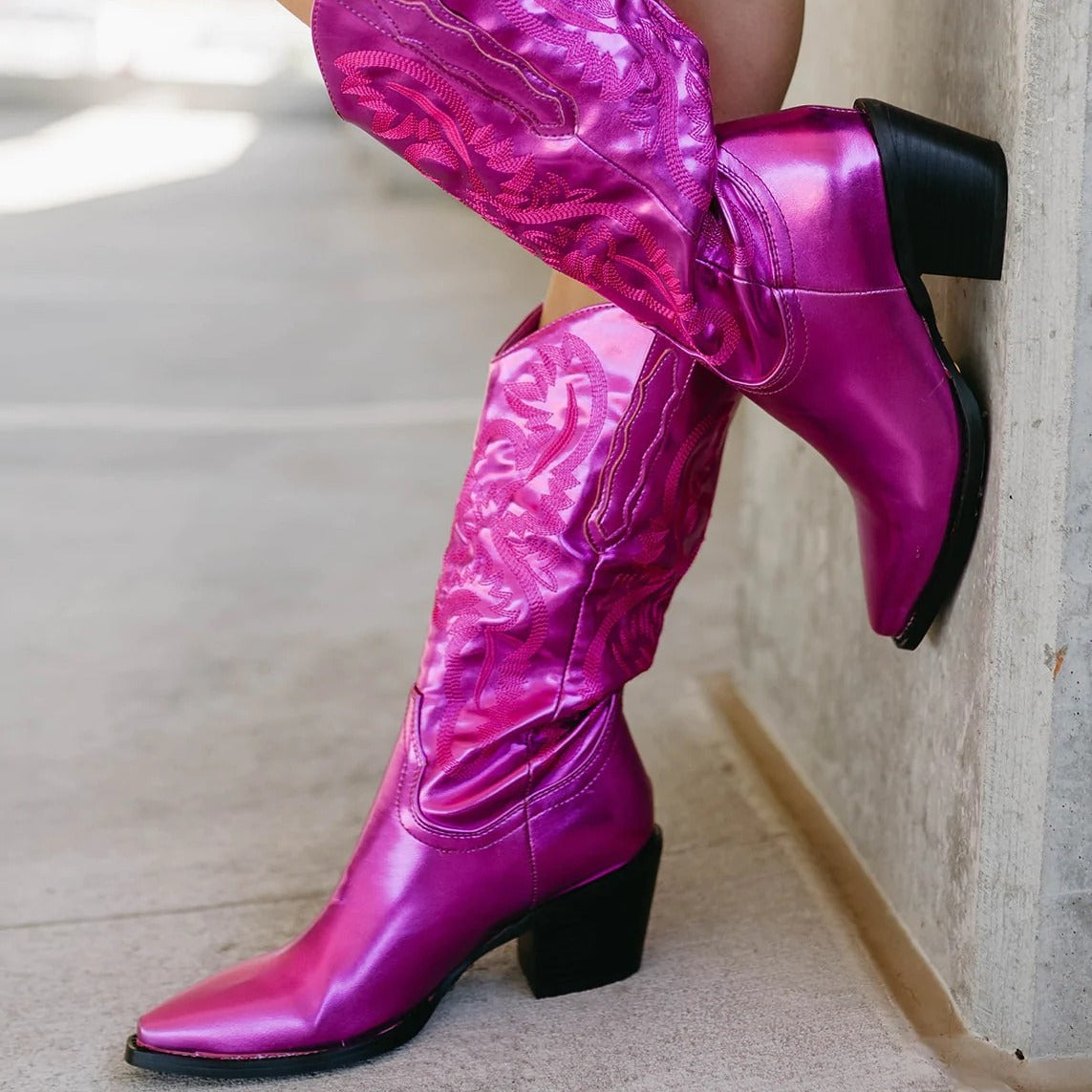 Embroidered Pointed Toe Thick Heel Western Boots-thevervian