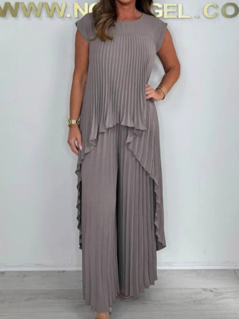 Crew neck top Pleated straight pants Two-piece suit-thevervian