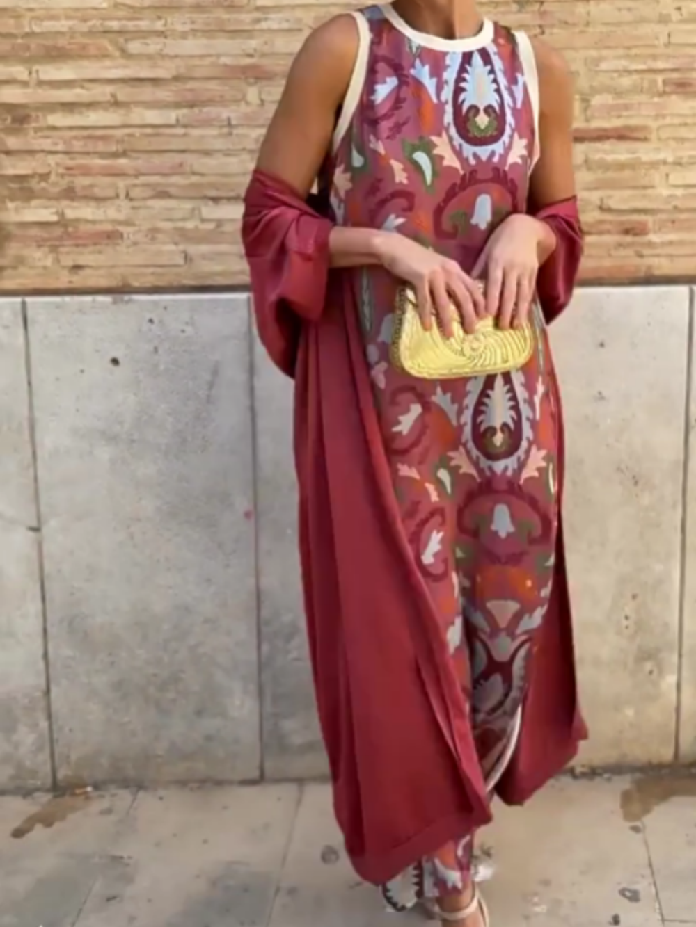 Elegant printed two-piece dress with cape-thevervian