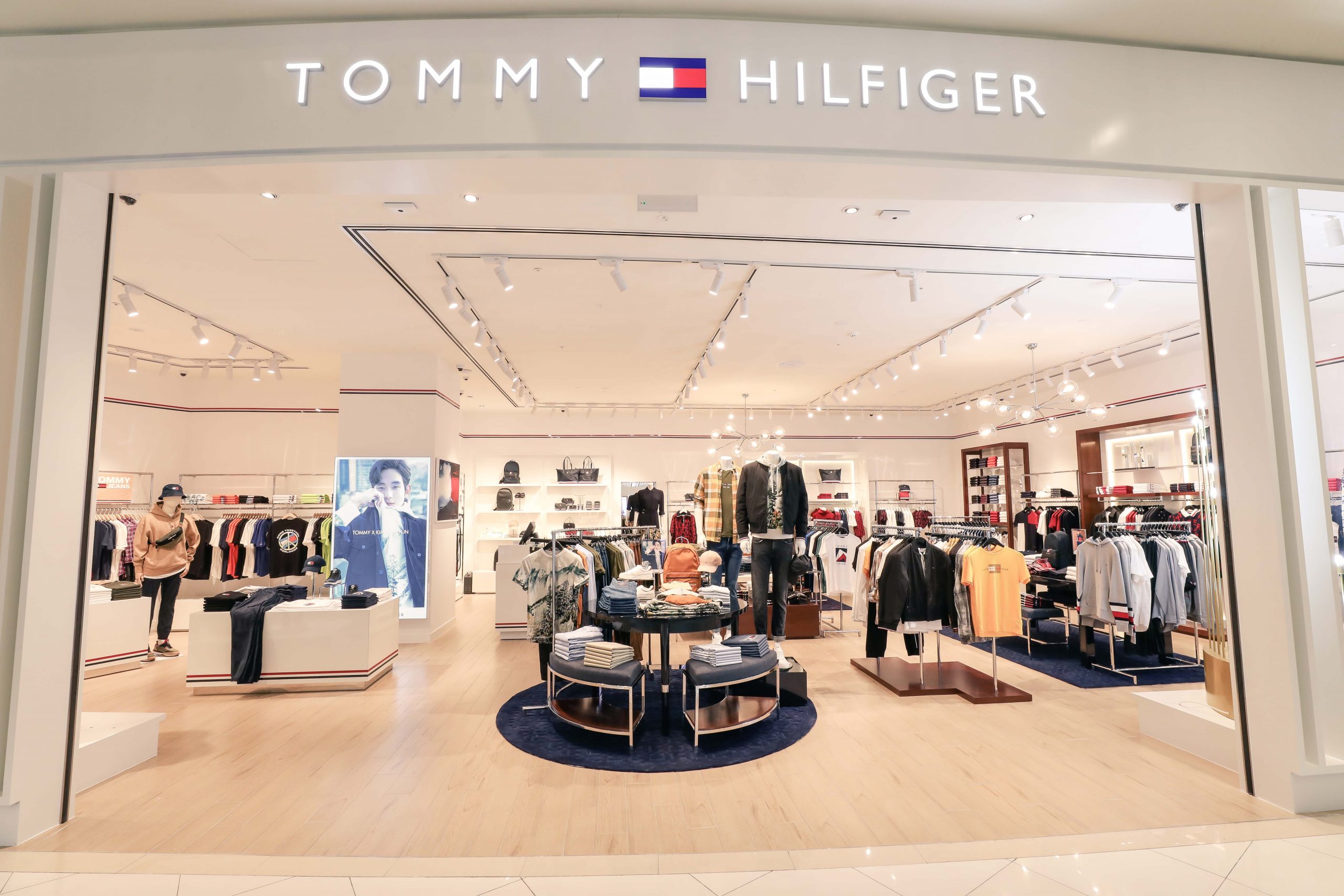 &bdquo;Tommy Hilfiger Phnom Penh�?parduotuvė oficialiai atidaroma verslui �?&bdquo;Cambodian Daily�?