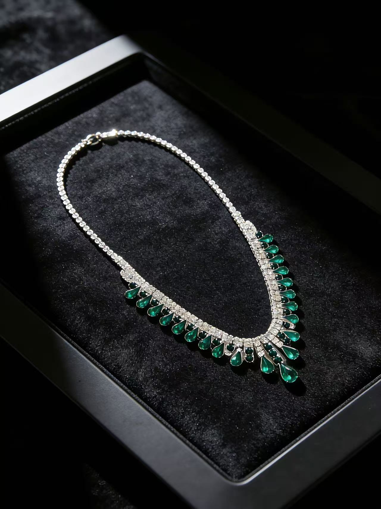 Verdant Diamond Row Choker