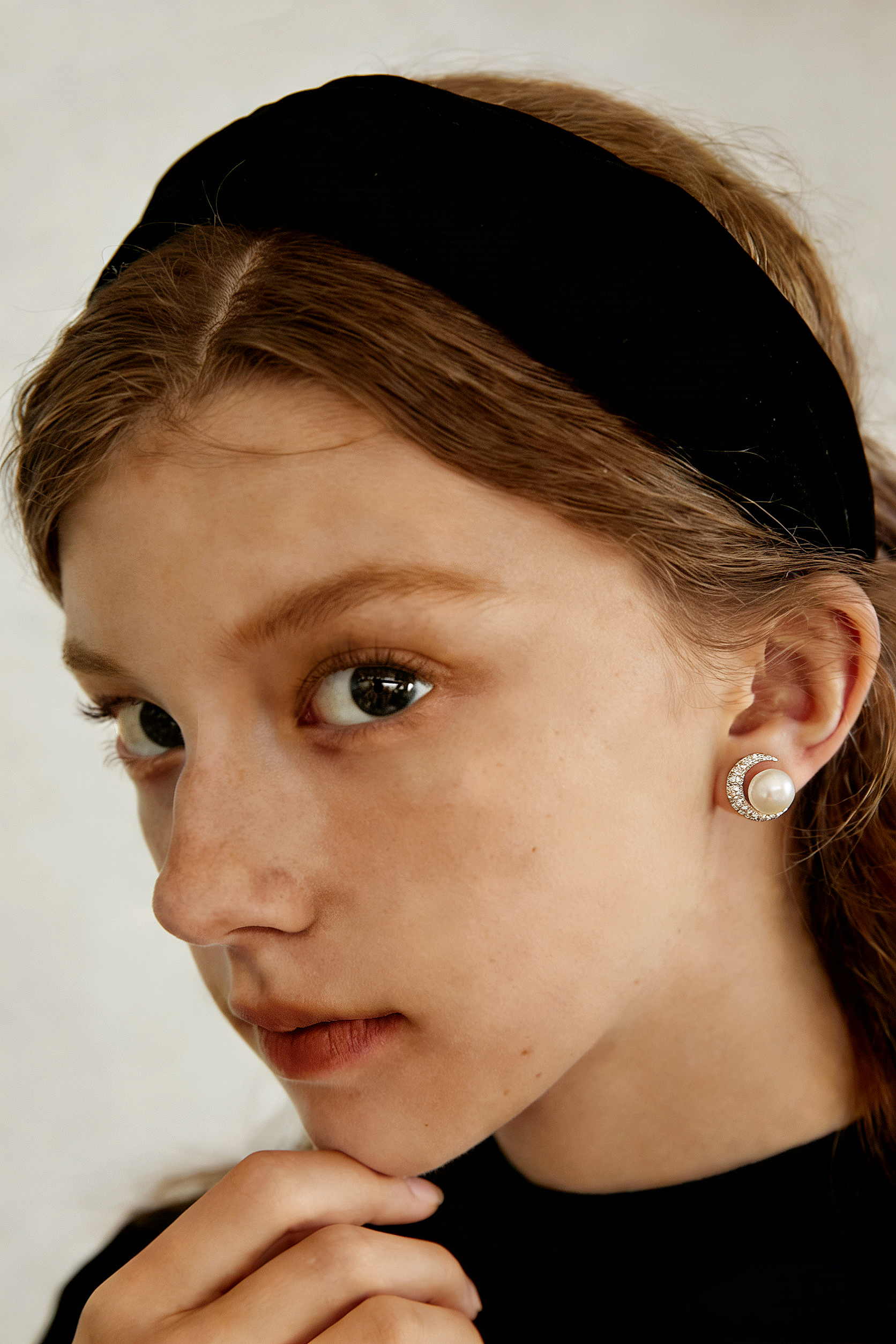 Moon Pearl Round Studs