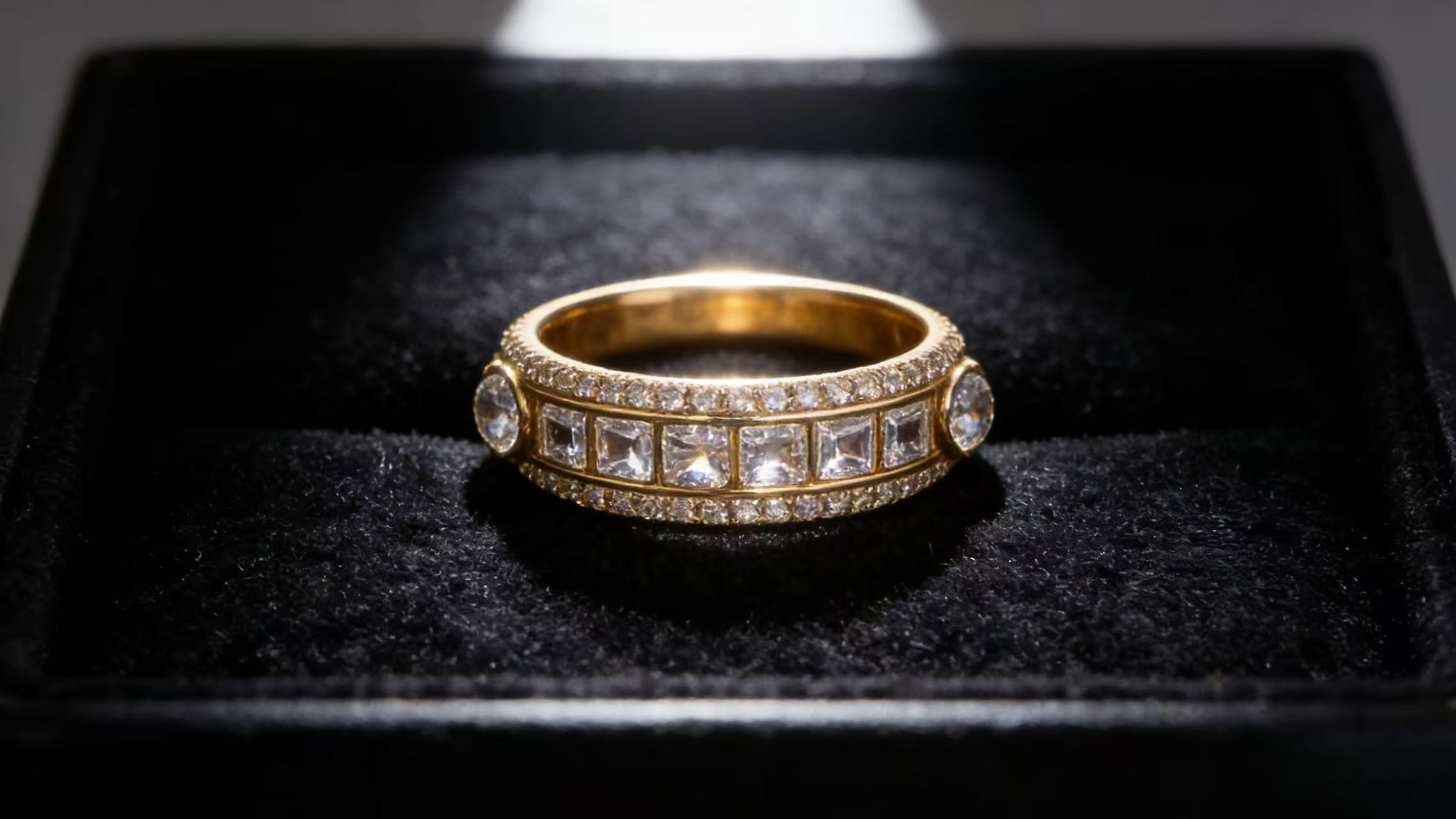 Golden Halo Diamond Ring Set