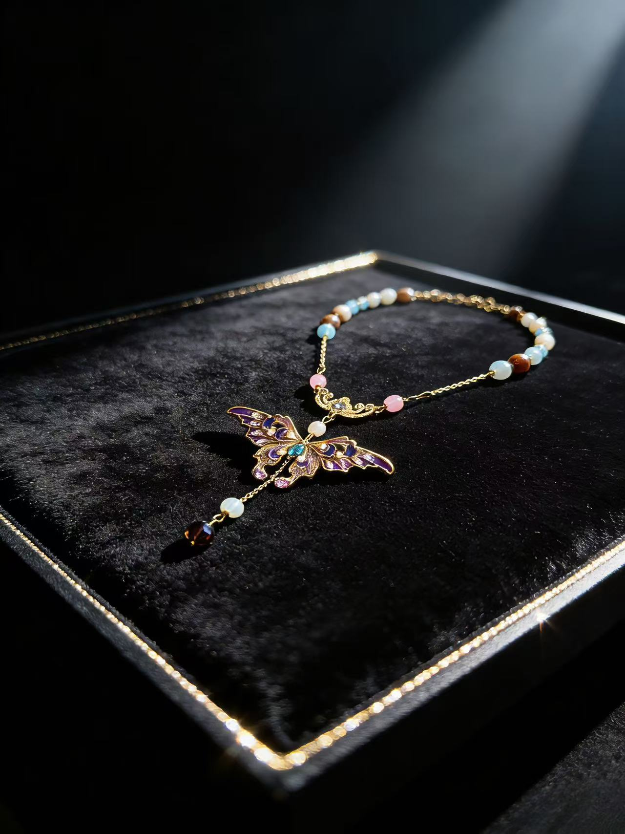 Iridescent Wing Halo Choker