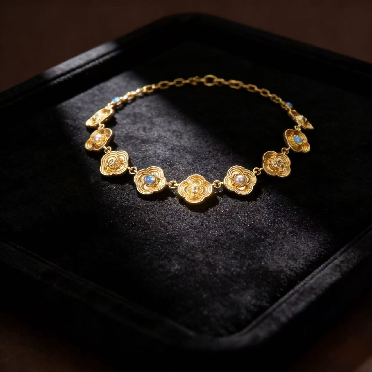 Marigold Message Choker