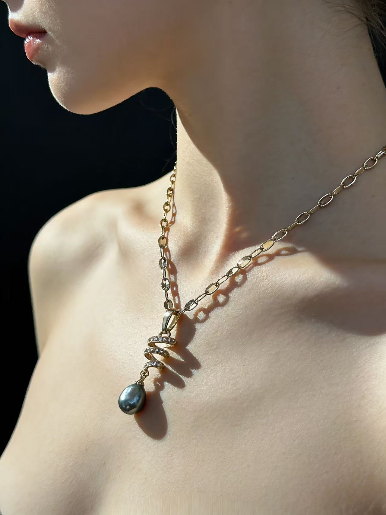 Serpent Pearl Drop Choker