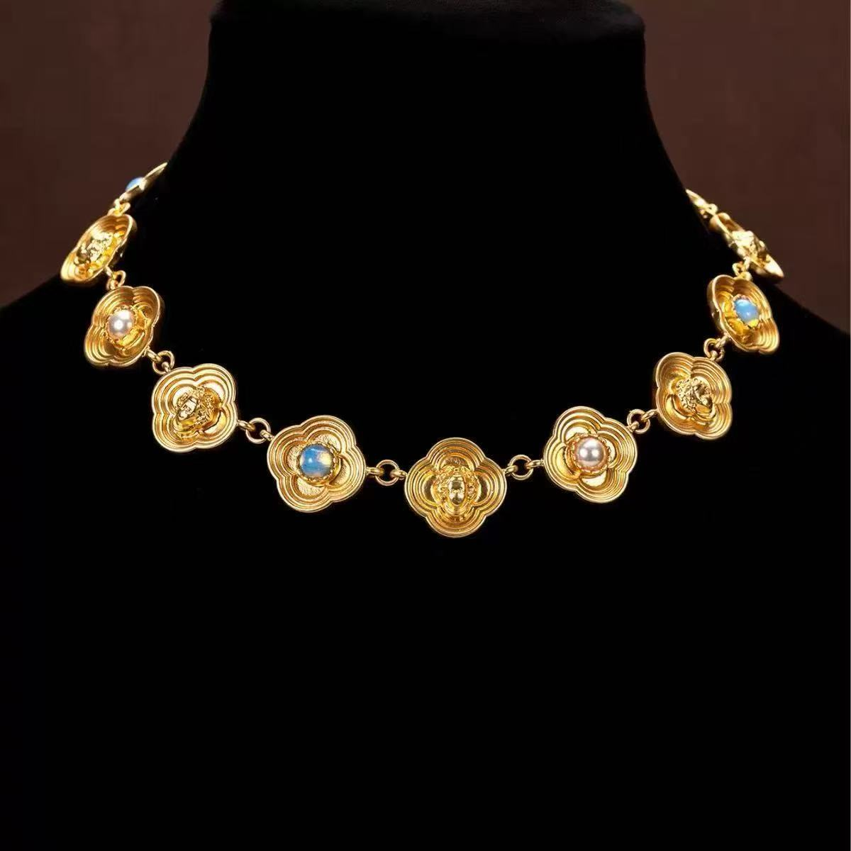 Marigold Message Choker