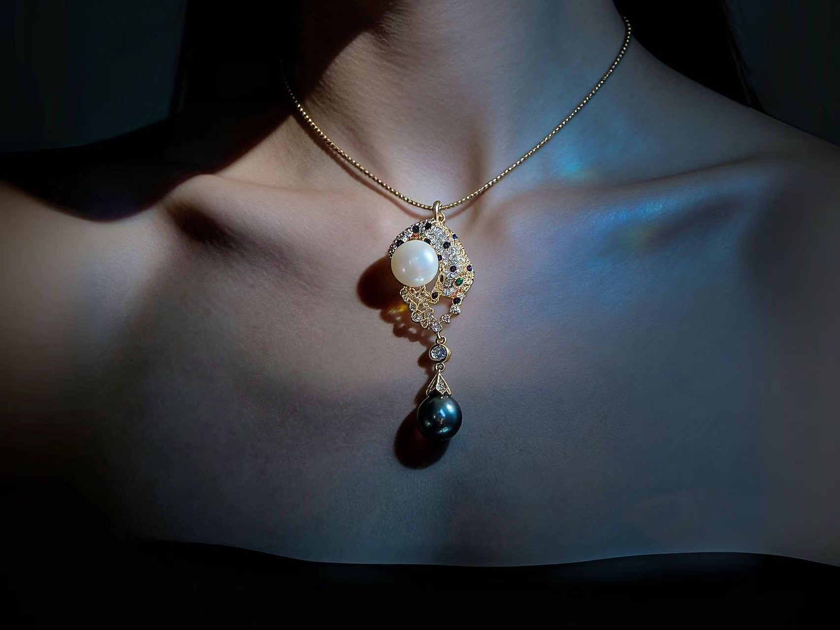 Iridescent Drop Choker