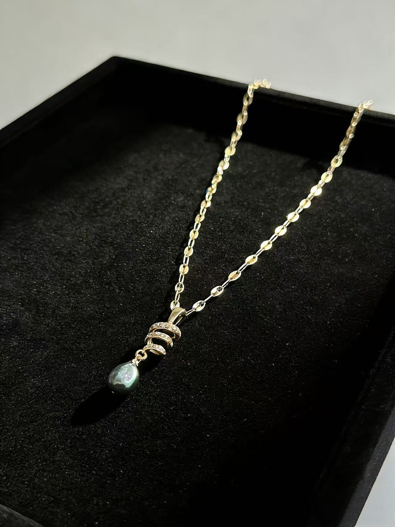 Serpent Pearl Drop Choker