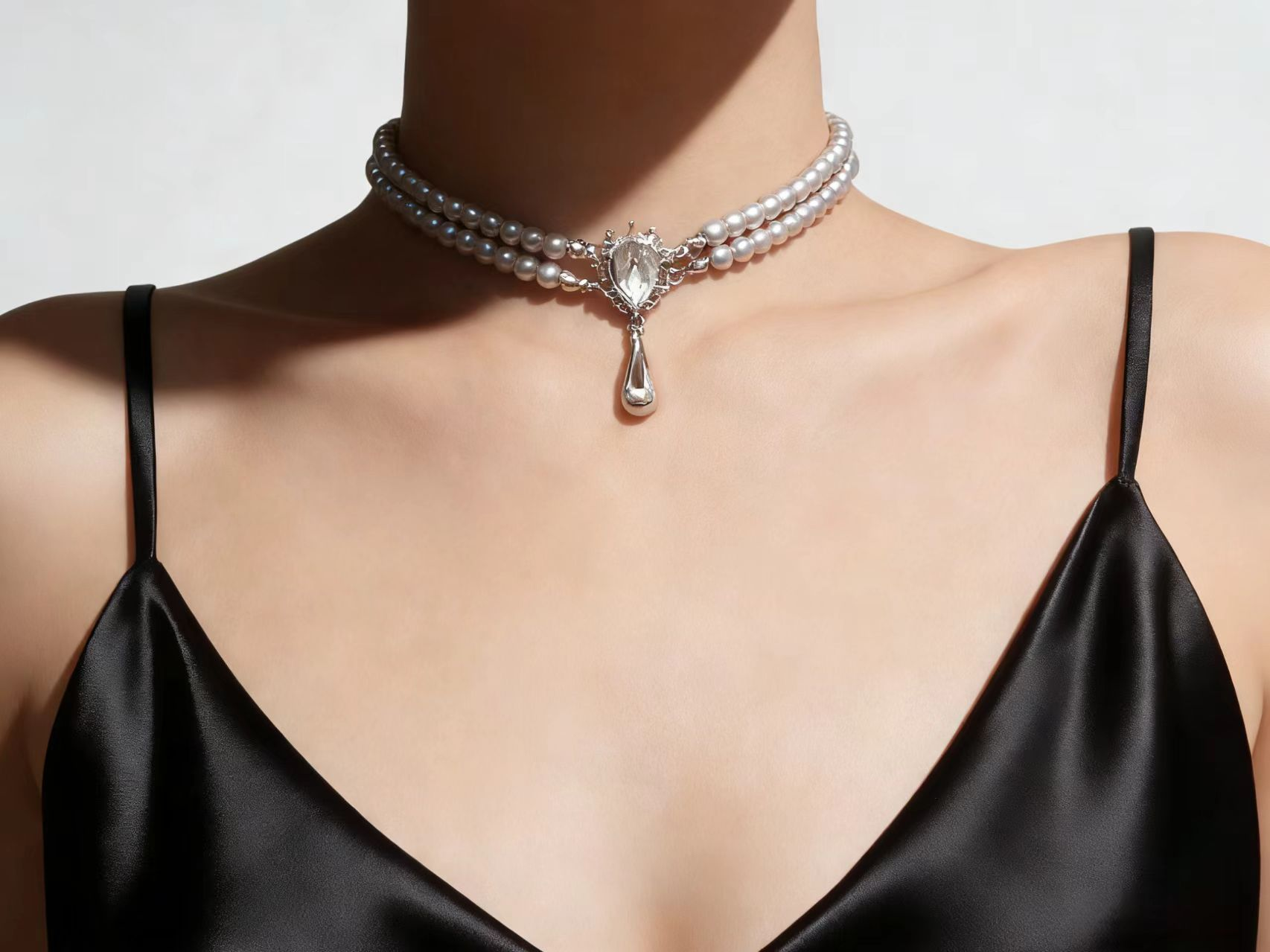 Pearl Clasp Gleam Necklace