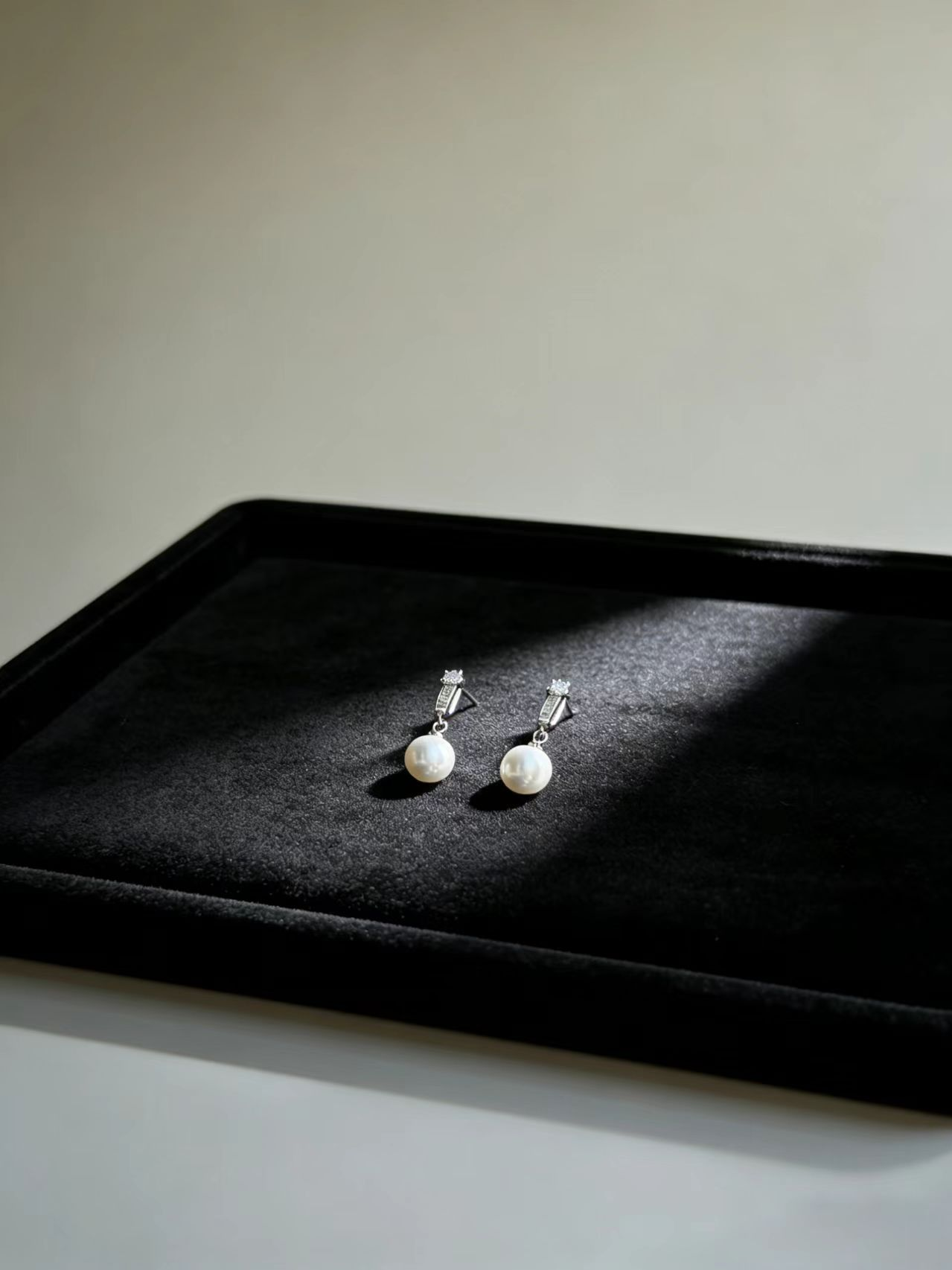 Moon Pearl Tiny Studs