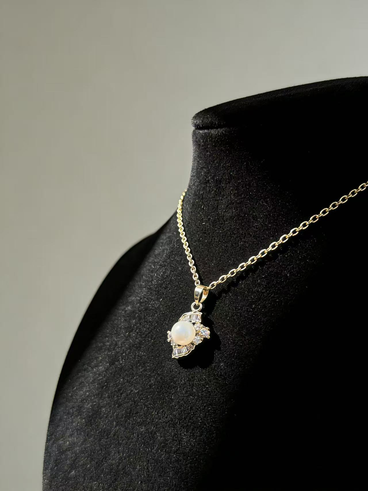 Windmill Moon Pearl Necklace