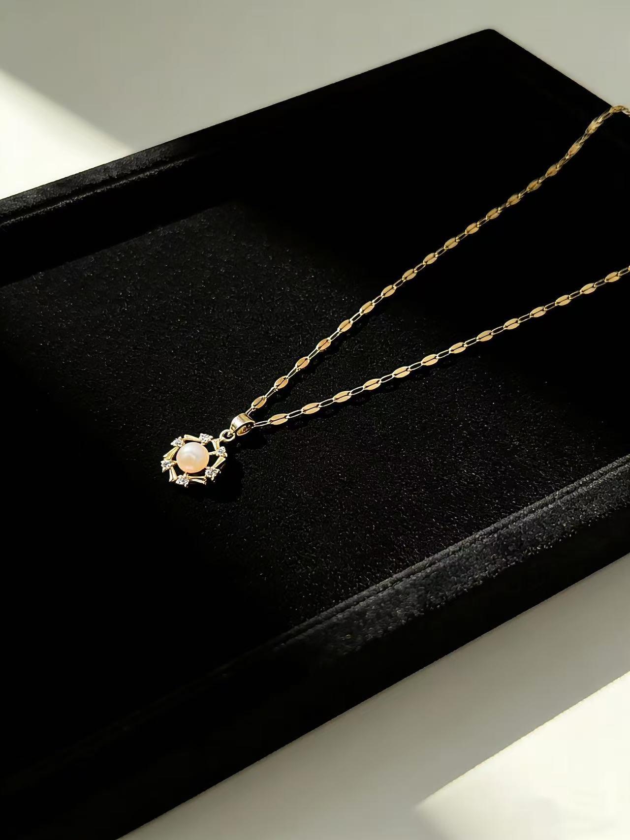 Bloom Core Pearl Choker