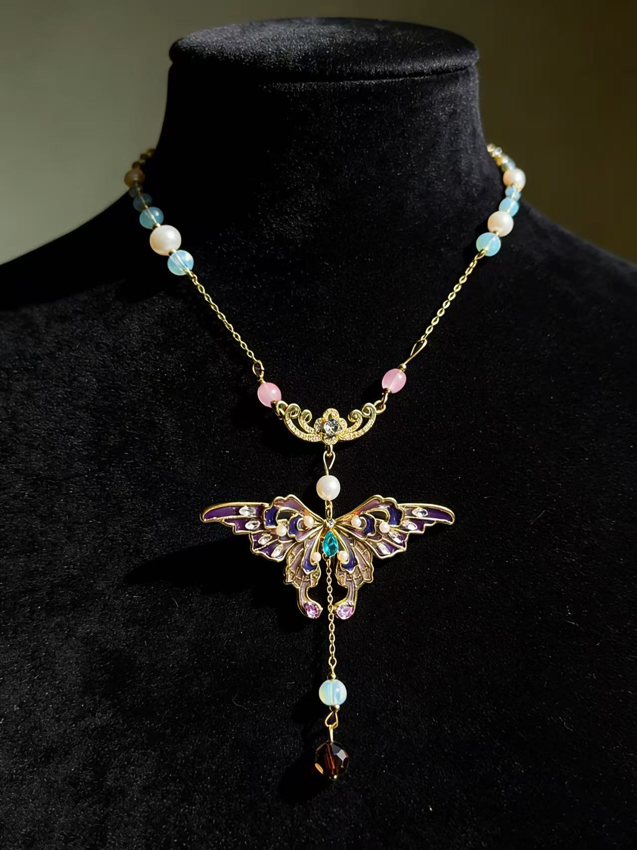 Iridescent Wing Halo Choker