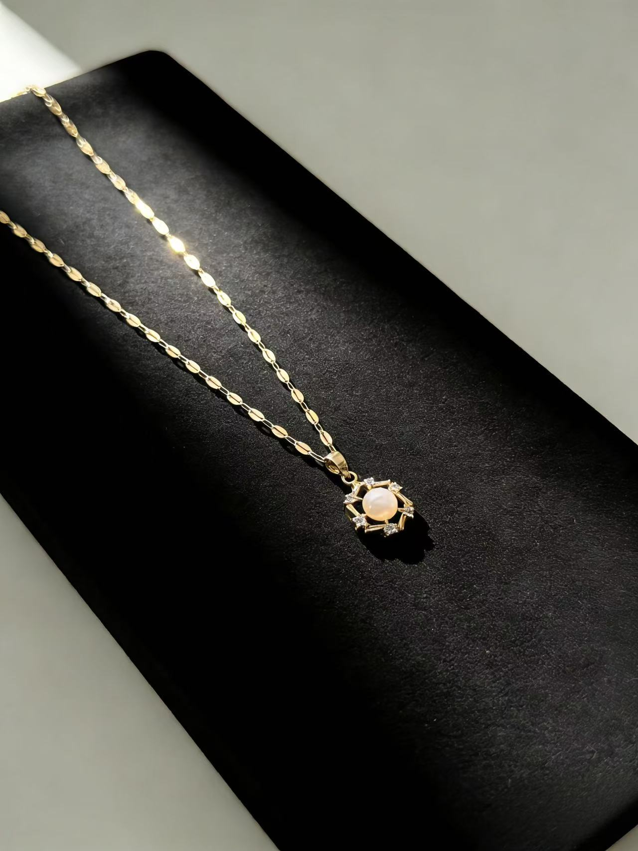 Bloom Core Pearl Choker