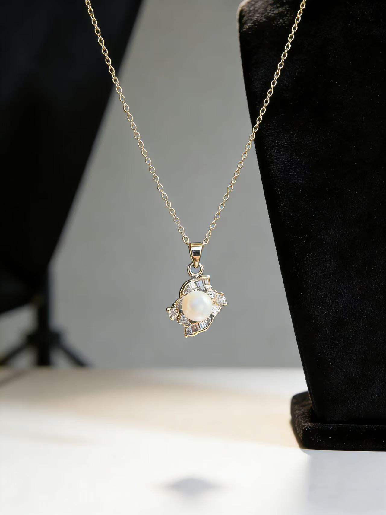 Windmill Moon Pearl Necklace