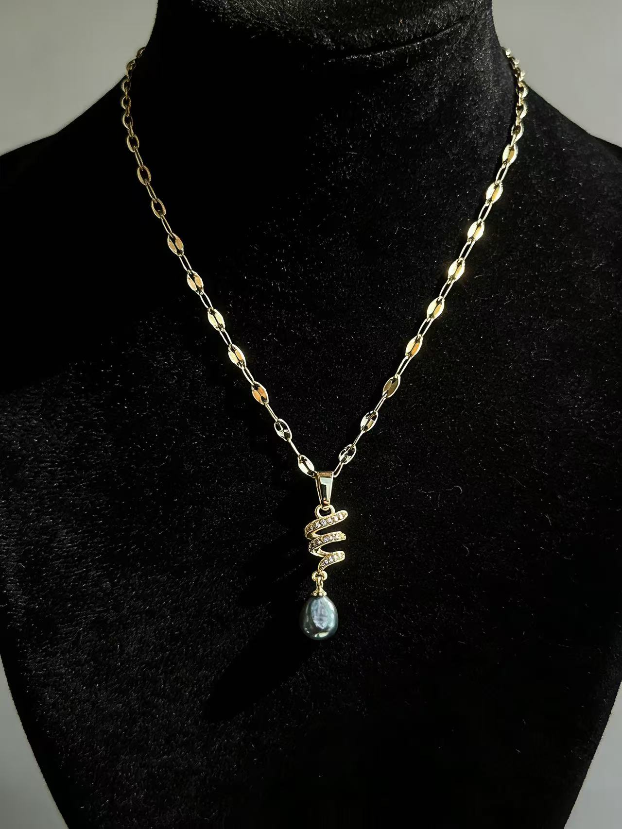 Serpent Pearl Drop Choker