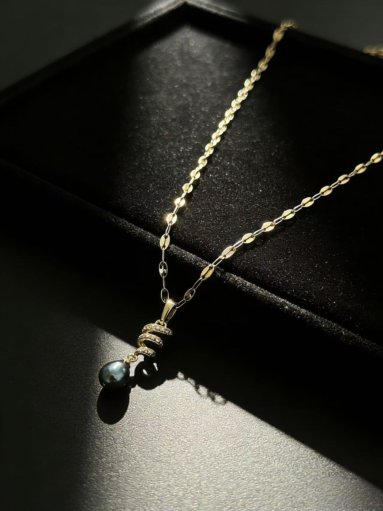 Serpent Pearl Drop Choker