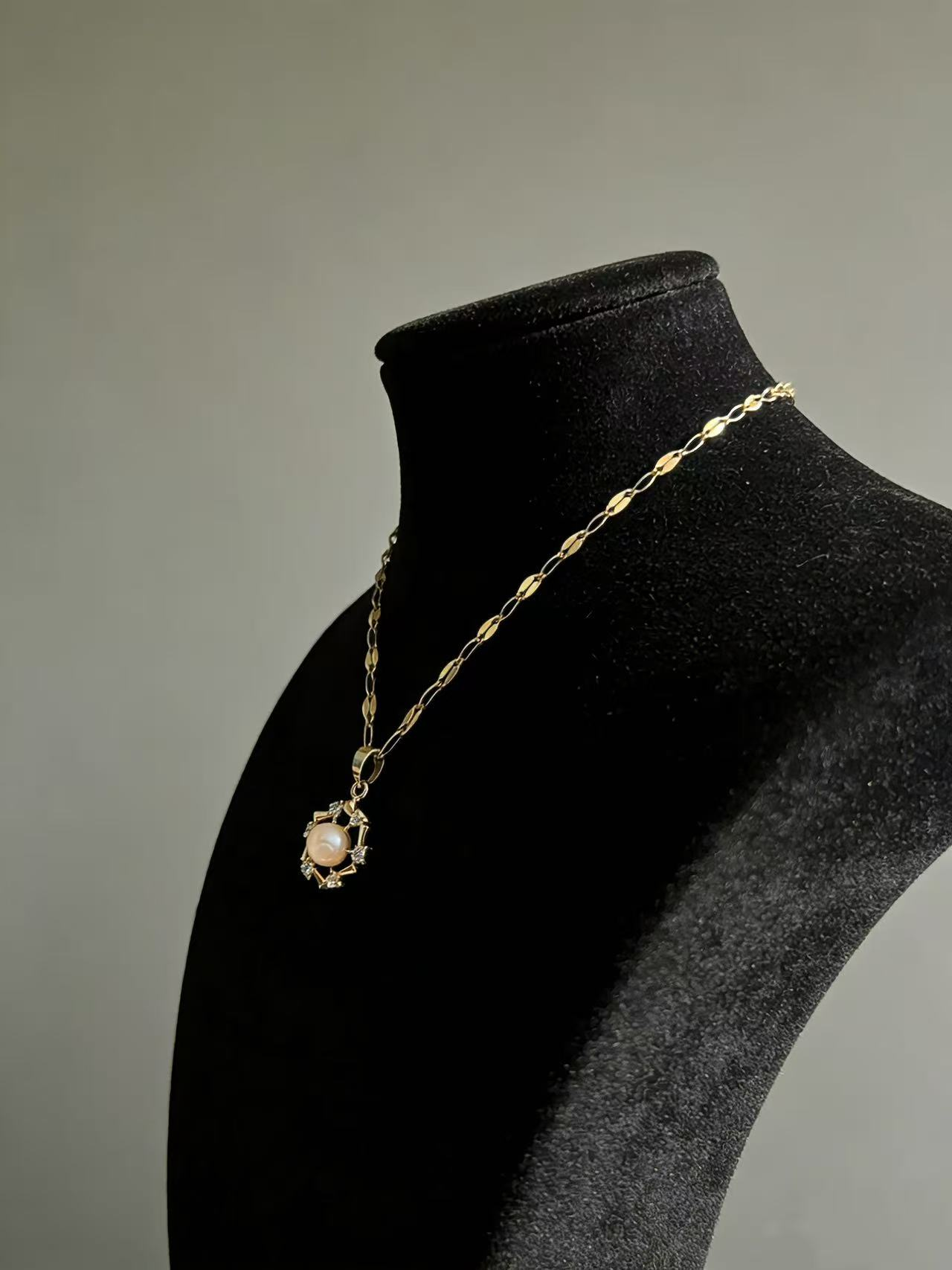 Bloom Core Pearl Choker