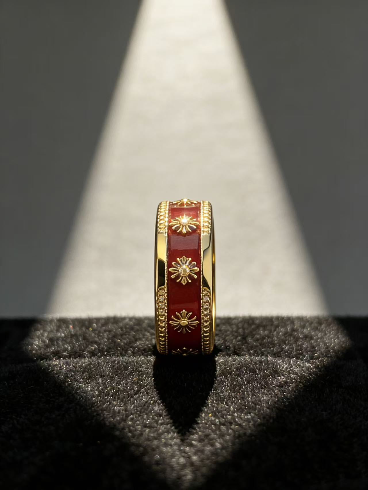 Crimson Pattern Gold Ring