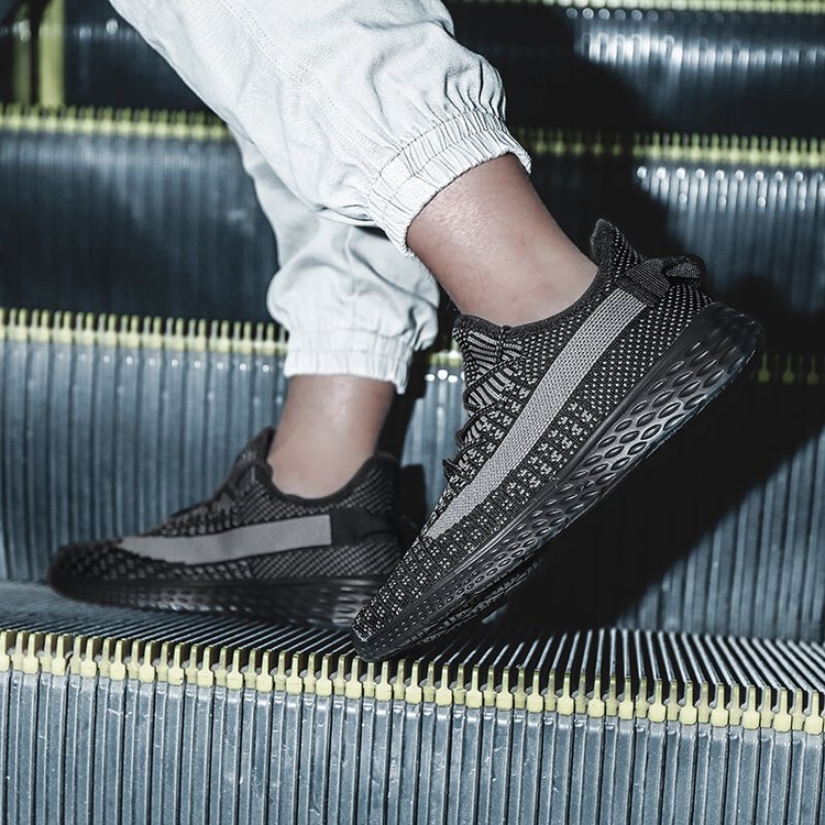 Men's Ultra-Light Fly-Knit Sneakers