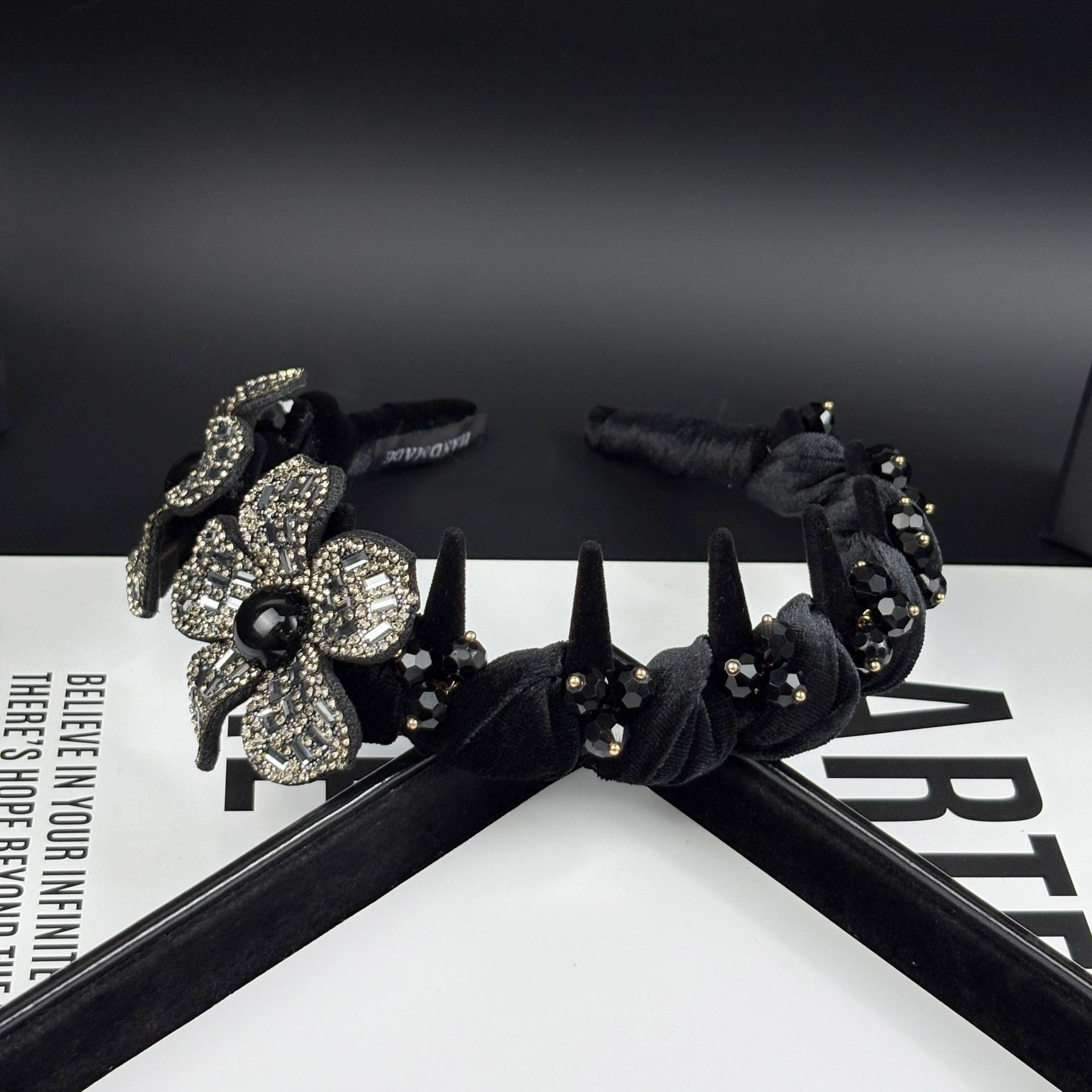 High-End Velvet Three-Dimensional Rhinestone Flower Light Luxury Headband Elegant And Elegant 2025 New Headwear Hair
