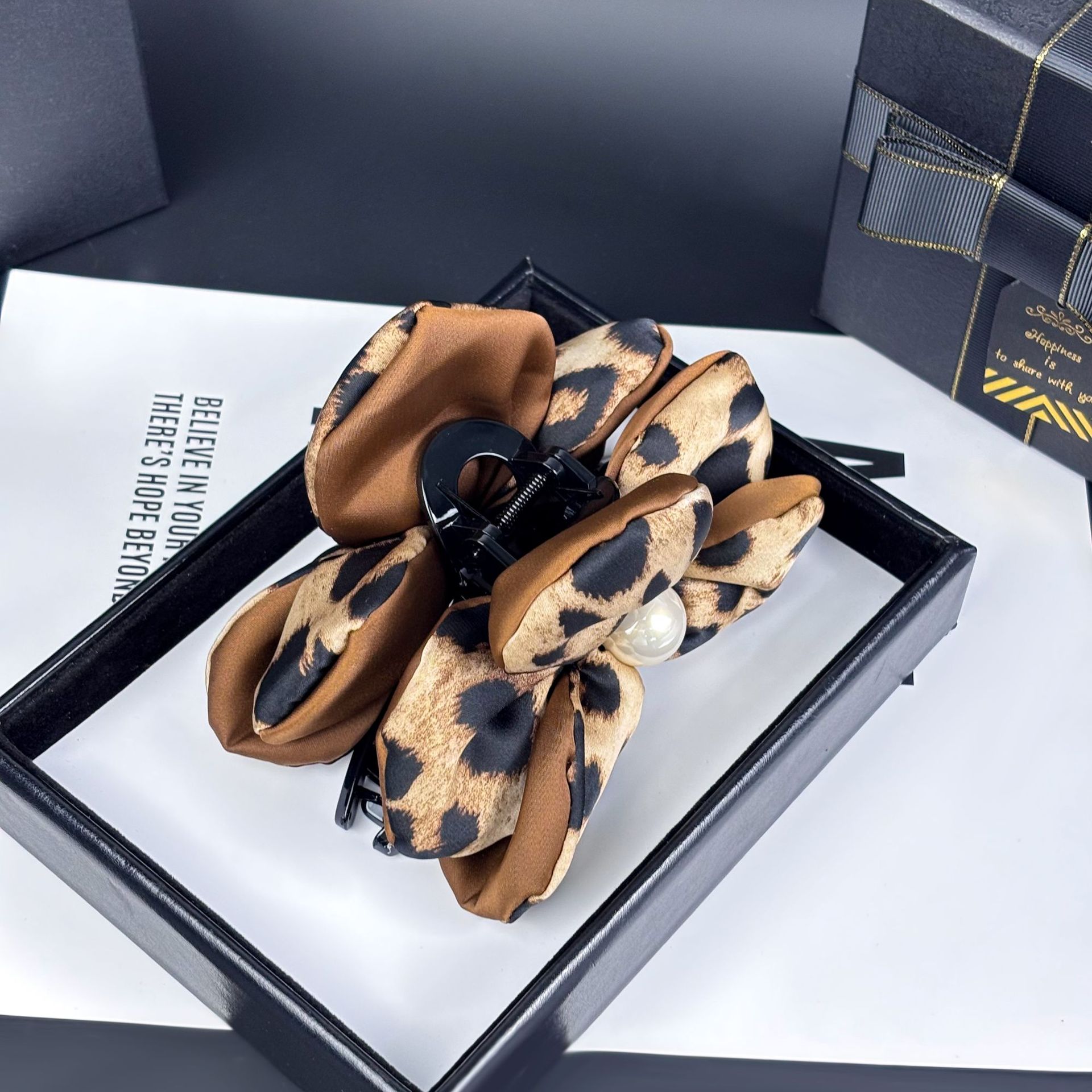 Leopard Print New Pearl Flower Hair Clip For Women, High-End, Temperament, Half-Tied Hair Shark Clip On The Back Of The Head, Girl'S Top Clip