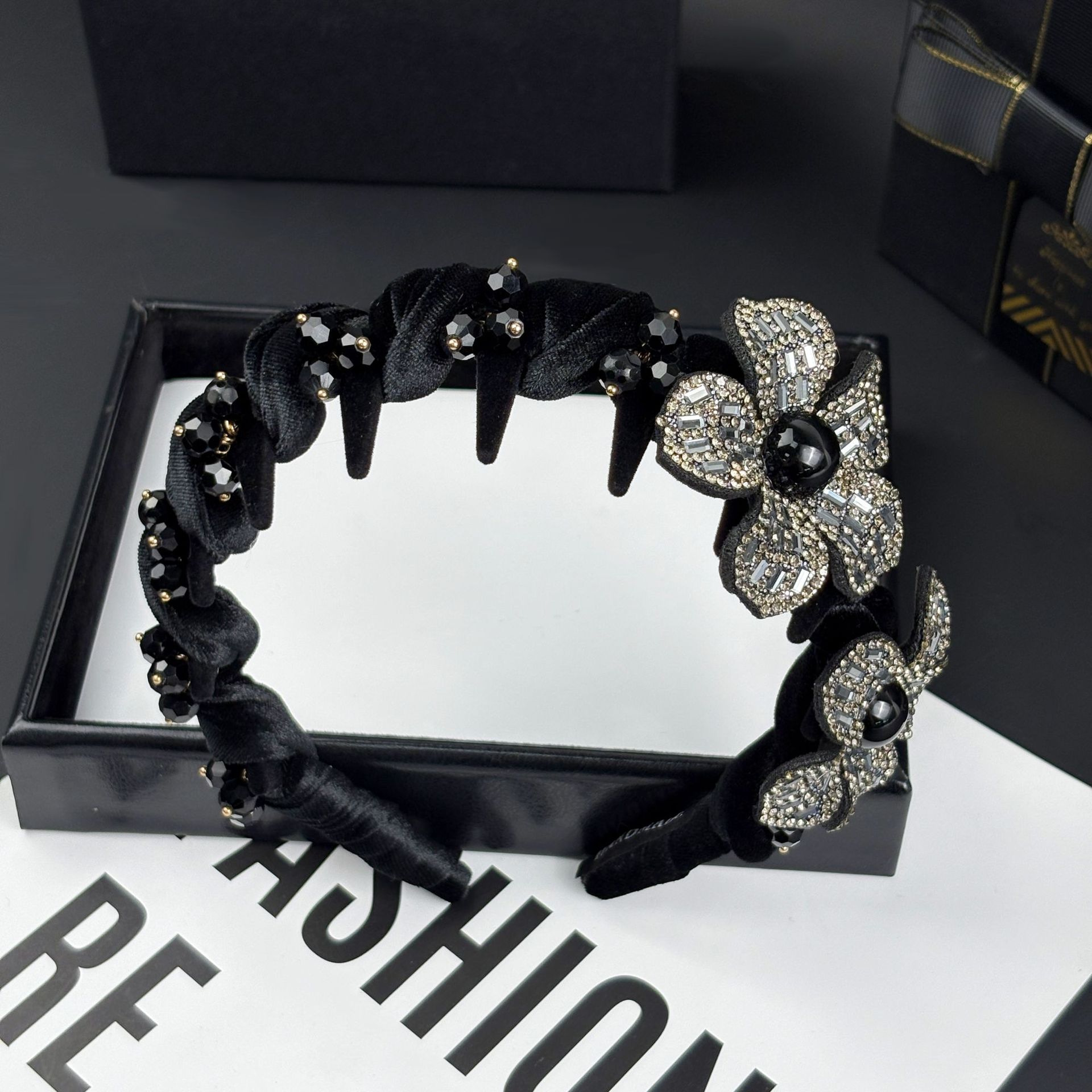 High-End Velvet Three-Dimensional Rhinestone Flower Light Luxury Headband Elegant And Elegant 2025 New Headwear Hair