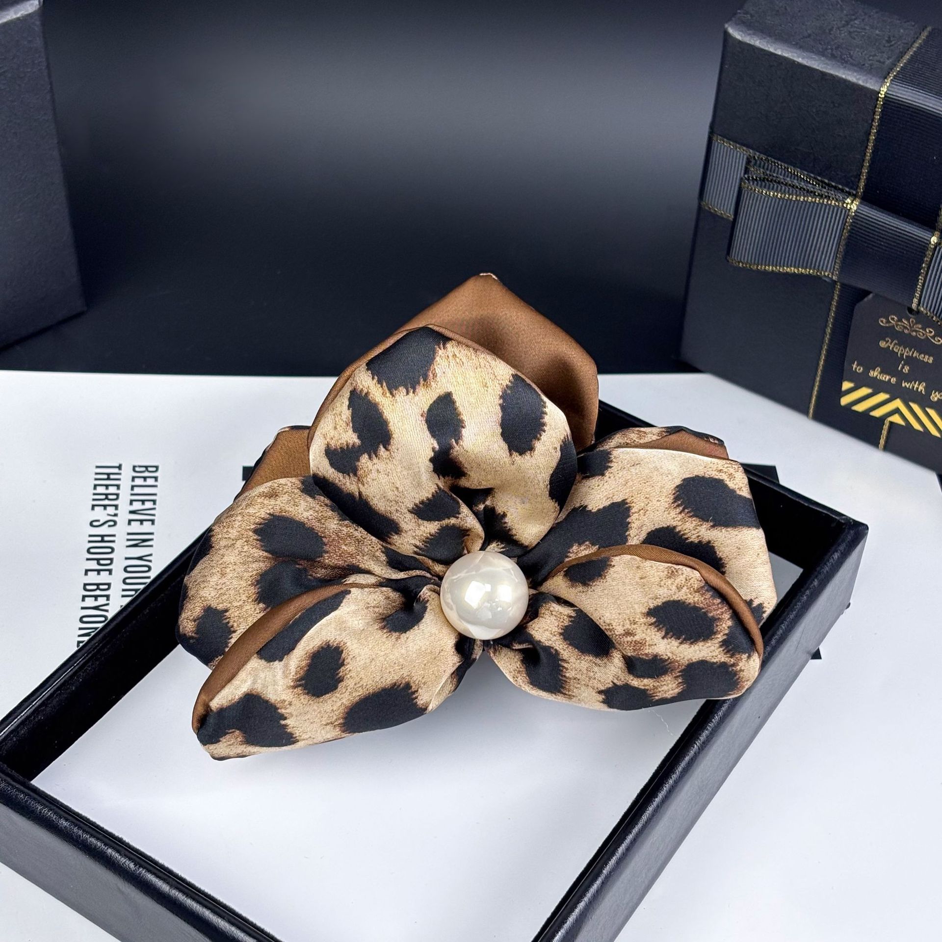 Leopard Print New Pearl Flower Hair Clip For Women, High-End, Temperament, Half-Tied Hair Shark Clip On The Back Of The Head, Girl'S Top Clip