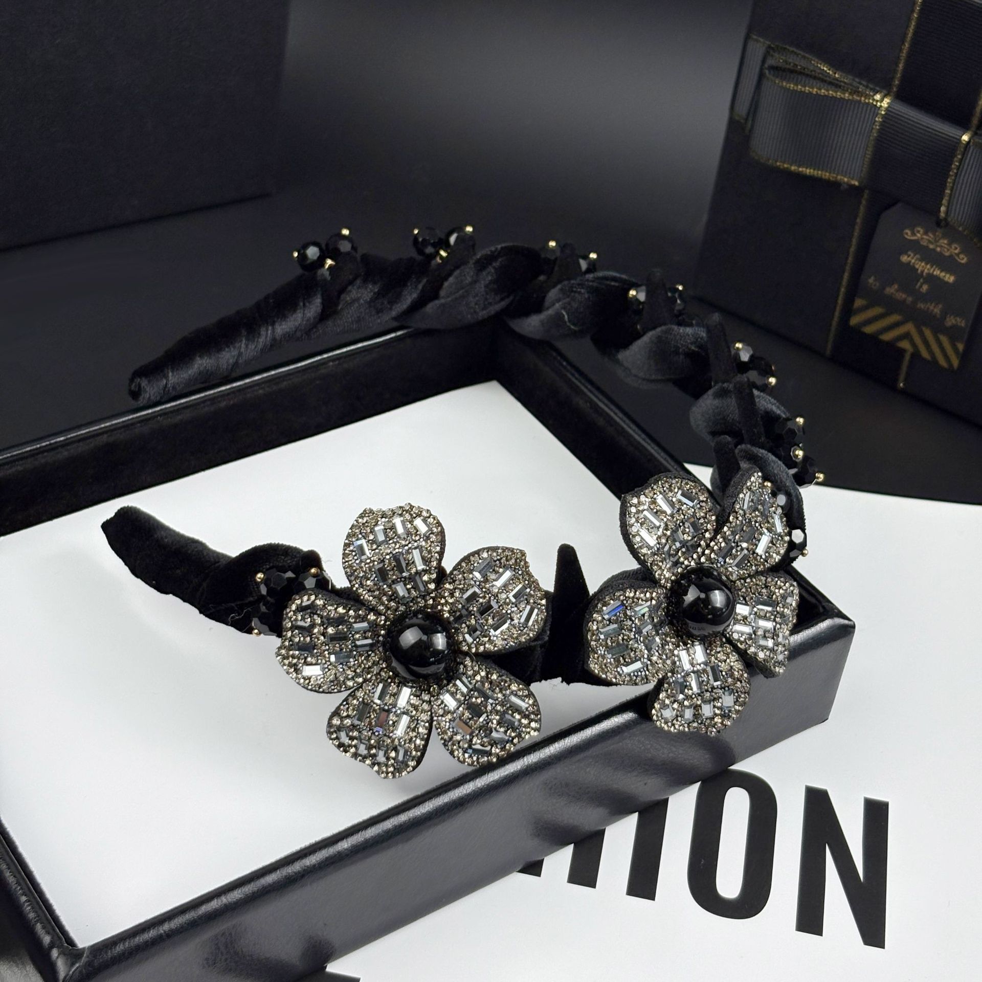 High-End Velvet Three-Dimensional Rhinestone Flower Light Luxury Headband Elegant And Elegant 2025 New Headwear Hair