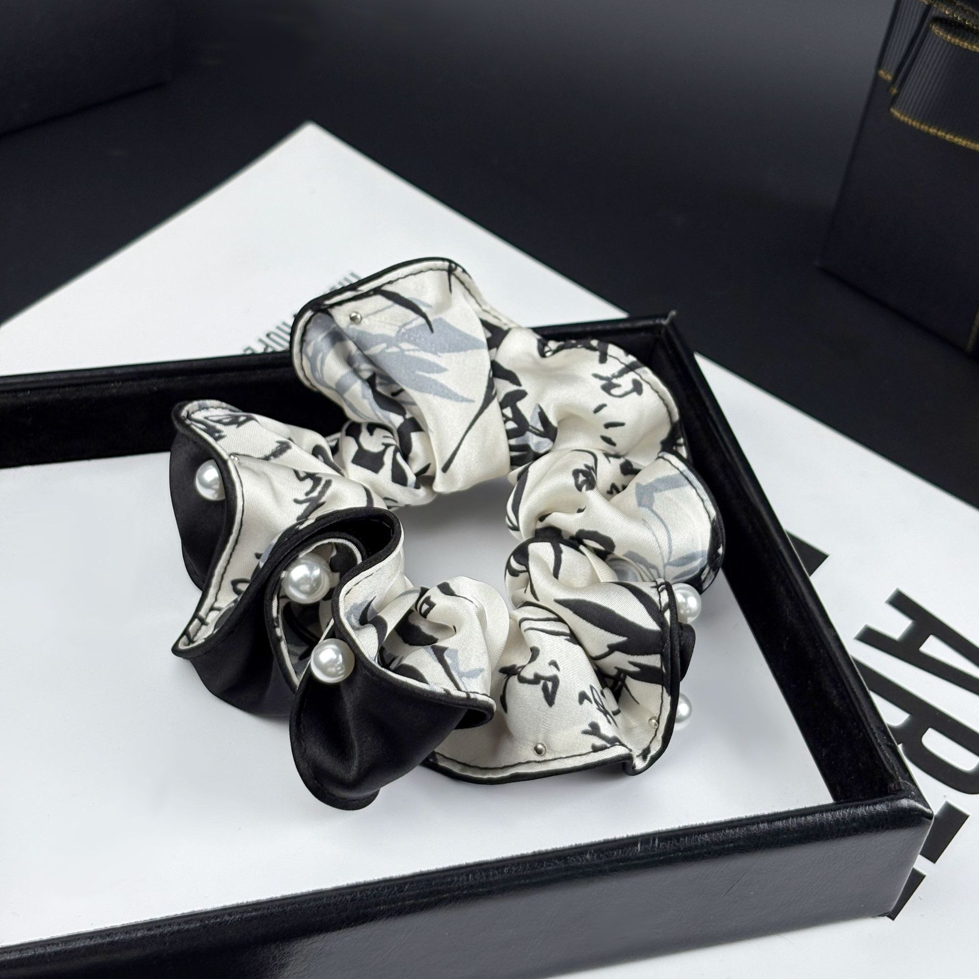 Fashionable And Lightweight Satin Hair Care Printed Color-Blocked Large Intestine Hair Band Ink Style Headband Double-Sided Pearl High-End Headwear