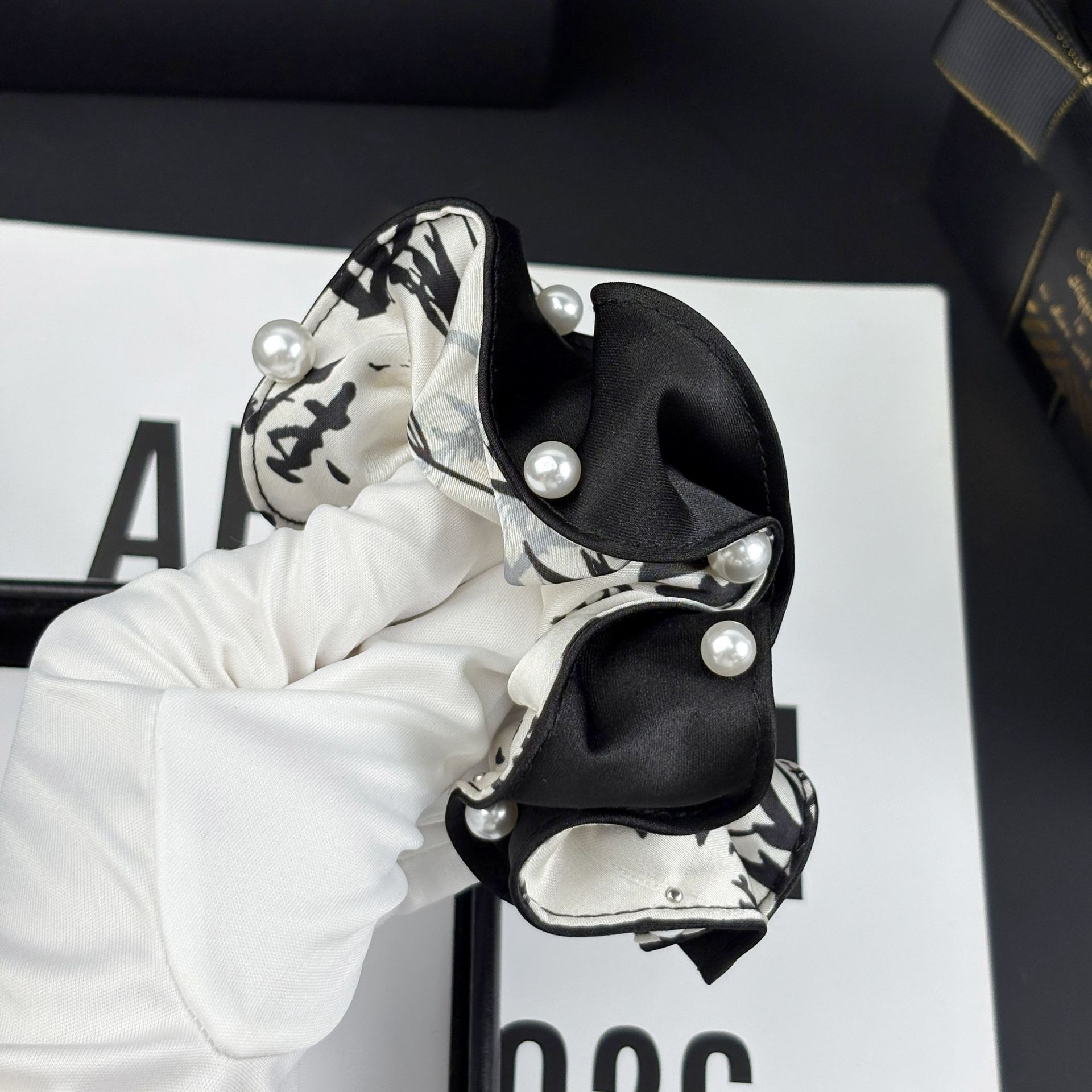 Fashionable And Lightweight Satin Hair Care Printed Color-Blocked Large Intestine Hair Band Ink Style Headband Double-Sided Pearl High-End Headwear