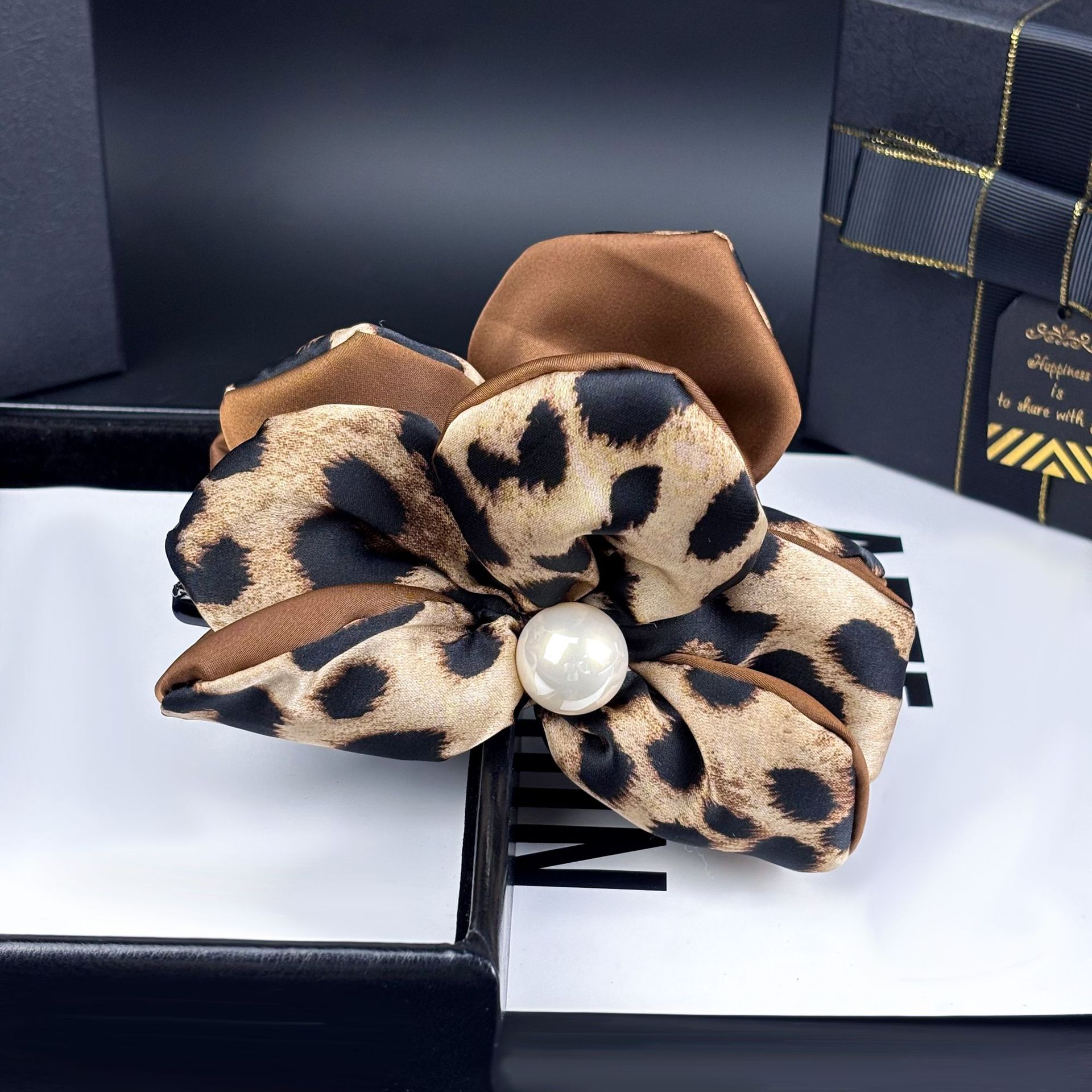 Leopard Print New Pearl Flower Hair Clip For Women, High-End, Temperament, Half-Tied Hair Shark Clip On The Back Of The Head, Girl'S Top Clip