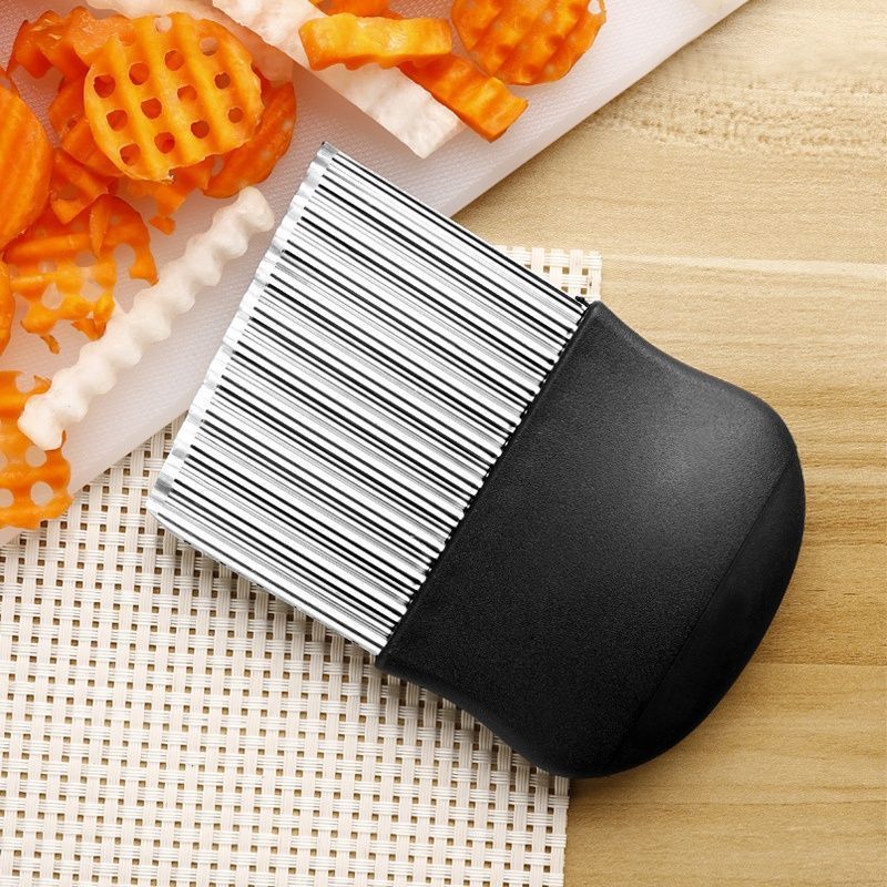 Nóż falisty ze stali nierdzewnej do krojenia warzyw.