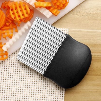 Nóż falisty ze stali nierdzewnej do krojenia warzyw.