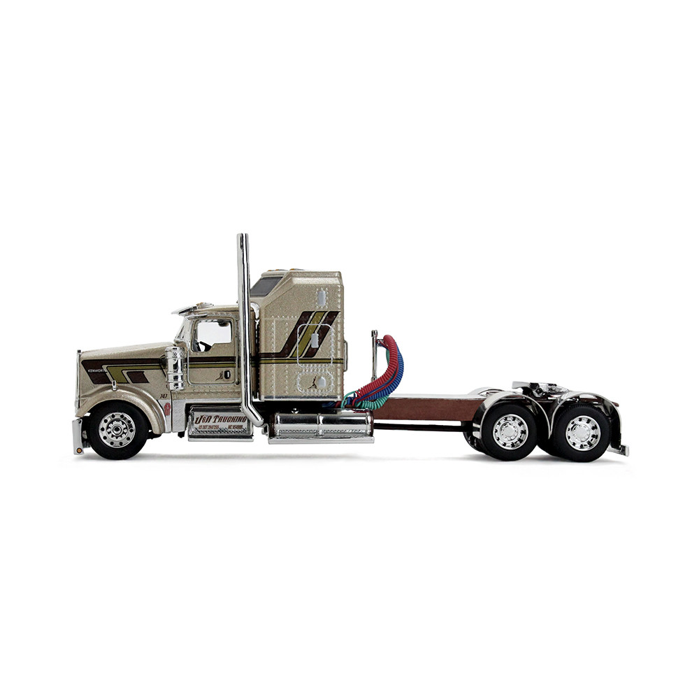 Red's Favorites - Jason Sanders Kenworth W900L with 60" Aerodyne Sleeper & 40' Vintage Trailer