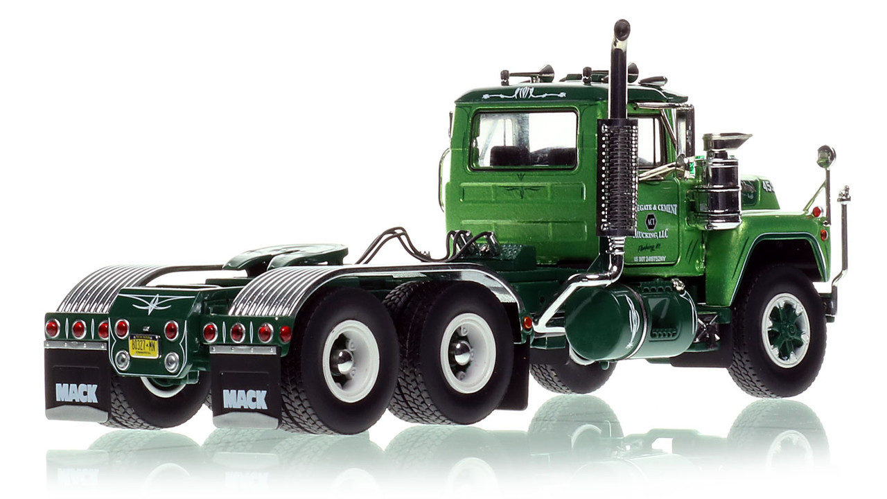 Aggregate & Cement Trucking 1989 Mack R688ST tandem axle tractor