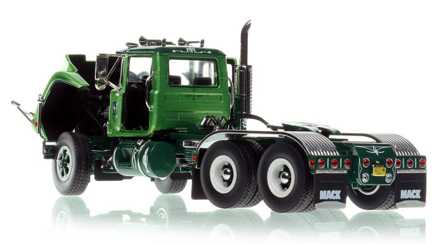 Aggregate & Cement Trucking 1989 Mack R688ST tandem axle tractor