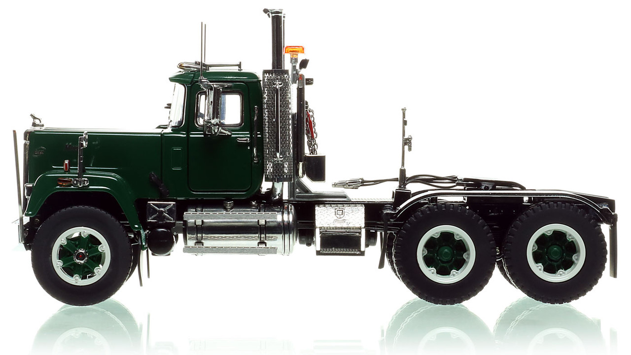 Mack Superliner Heavy Spec Tandem Axle Tractor - Green 6005 over Black