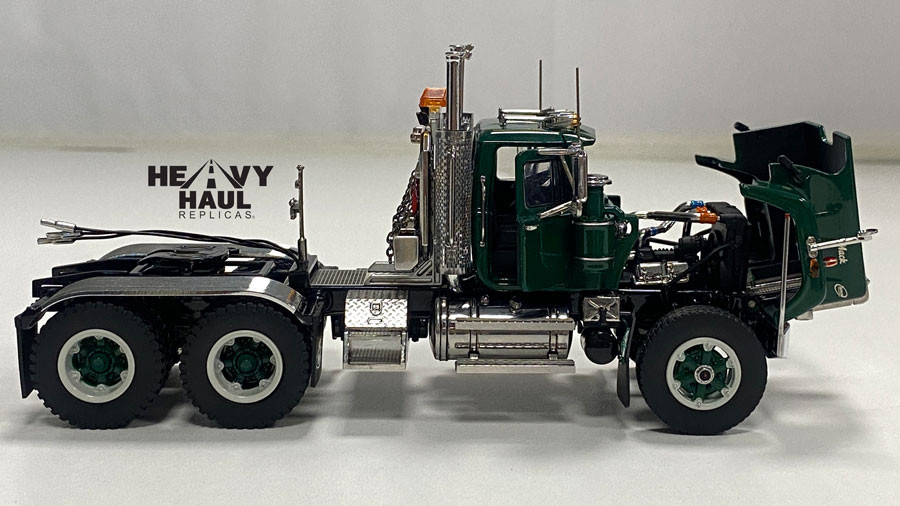 Mack Superliner Heavy Spec Tandem Axle Tractor - Green 6005 over Black